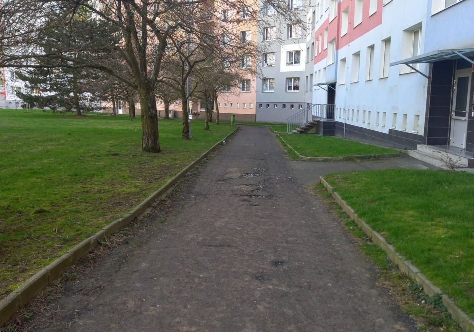 Chodník_Žlutická_fotoMiroslavaPOJEROVÁ