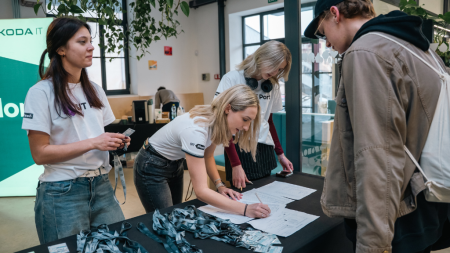 Odborné praxe: drony, finance a grafický design