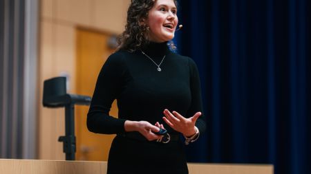 Gymnazisté si vyzkoušeli roli vědců díky ScienceFEL Academy