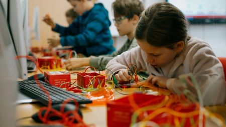 Centrum robotiky nabízí 45 zájmových kroužků. Novinkou jsou kluby pro starší žáky